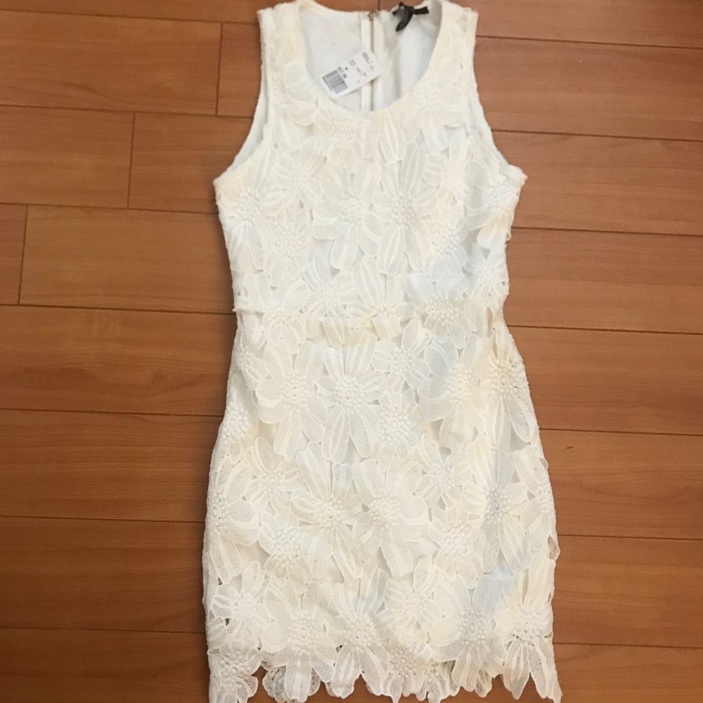 🍒BRAND NEW Forever 21 Floral appliqué dress